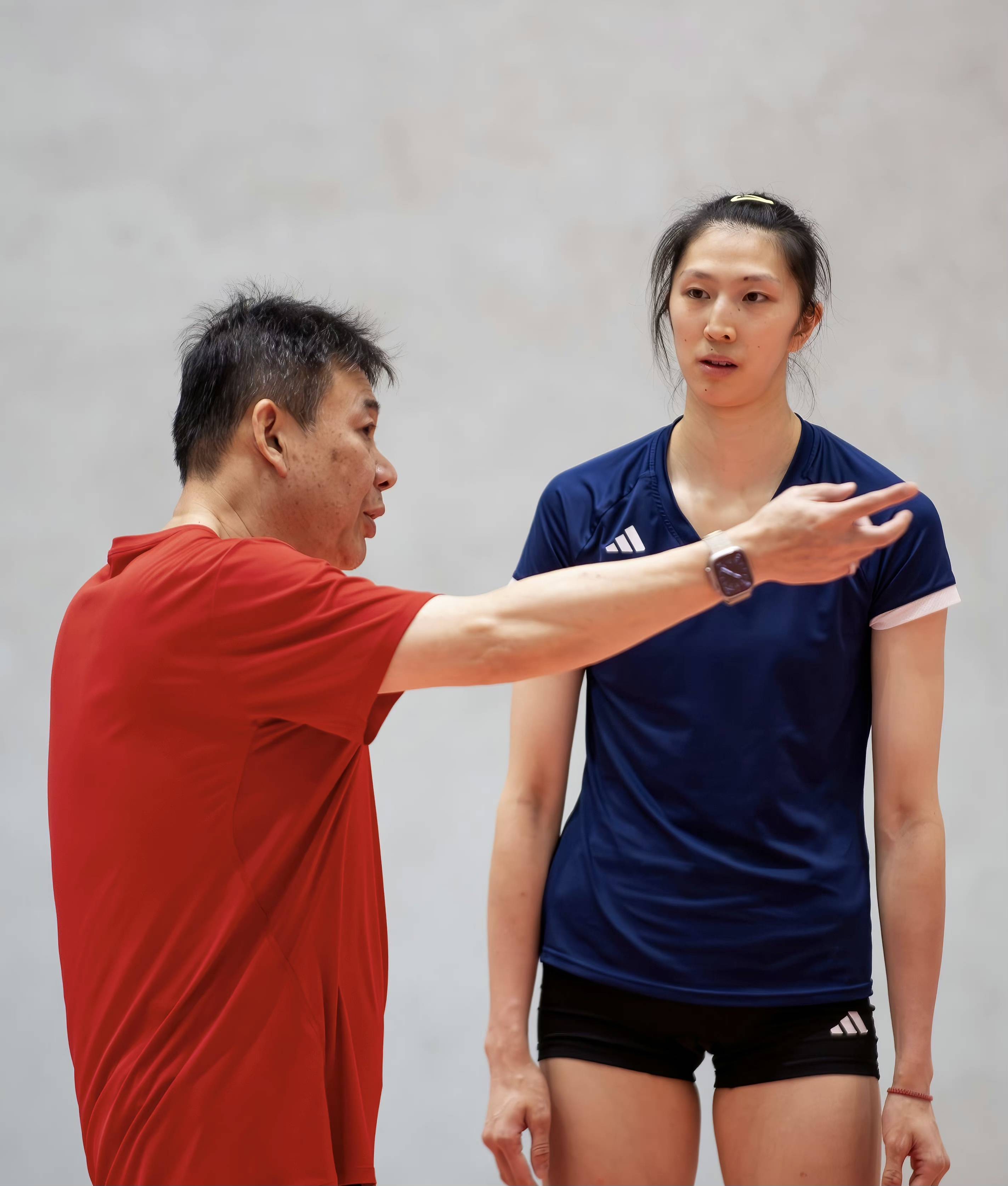 中国女排最新集训画面曝光,蔡斌首提巴黎奥运目标,朱婷状态良好_训练