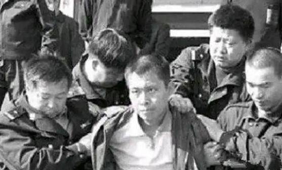 震惊全国的惨案,8名知青血洗农场,17名女知青为何无人反抗?