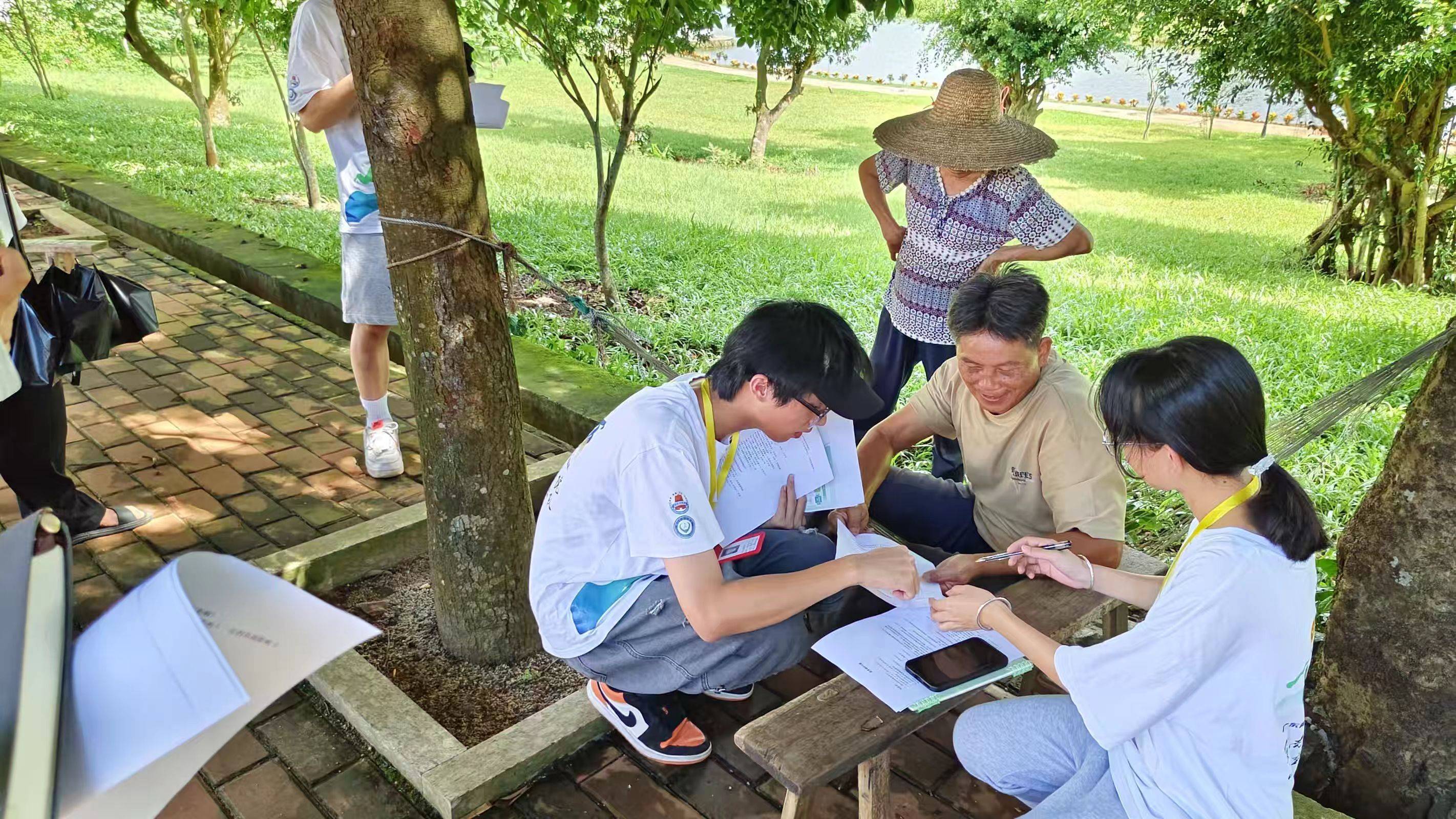 今天进行菠萝和外出务工人员的调研