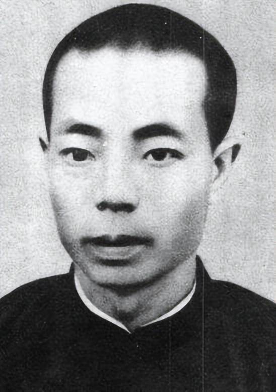 这次战斗,罗克绍占据了优势,所以战斗打响时,我军被罗克绍的火力压制