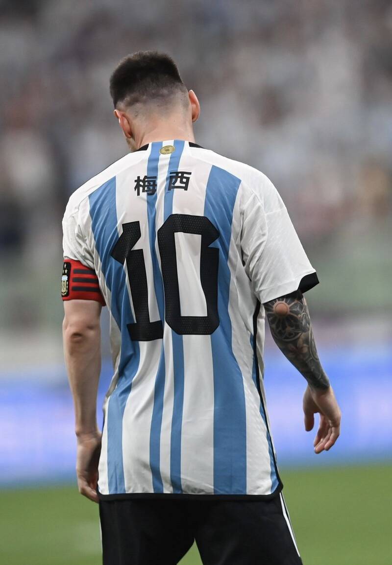 让梅西在2月被抹黑再次成为热门话题!