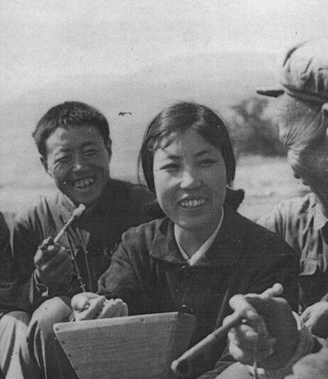 此时郭凤莲的丈夫贾富元站出来为郭凤莲说话:"你放心去吧,孩子们会