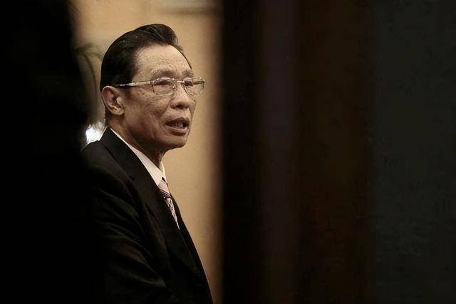 1984年叶剑英肺病恶化,中央已做最坏准备,危急时钟南山力挽狂澜