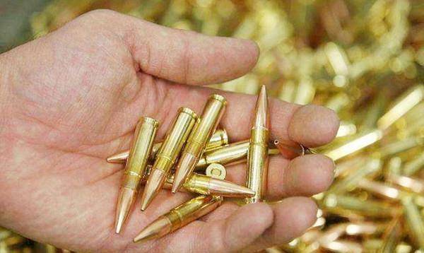 自杀,还是他杀?男子跳楼自杀经过9楼,被9楼窗口射出的子弹打死