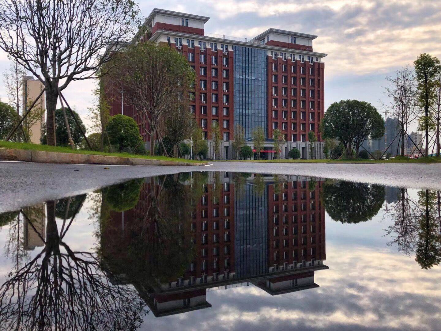 湖南省艺术学校(湖南艺术职业学院中职部)是公办还是民办学校?