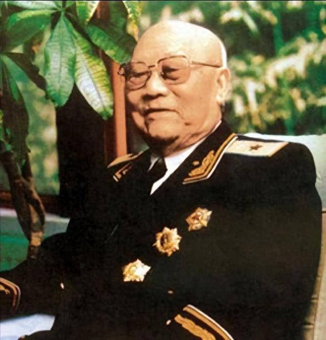 结语1955年评衔时,当时任师长的曾克林原本连少将都评不上,但罗荣恒