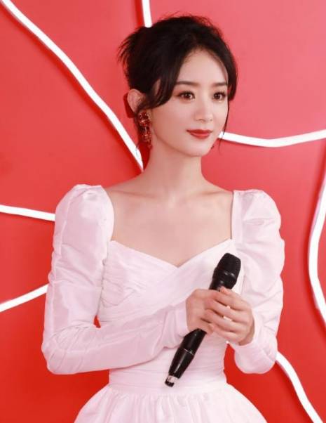 比赛结束后,冯小刚找到赵丽颖,让她拍摄《跪族篇》广告女主角,荣获