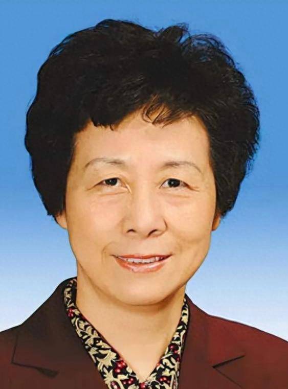 她名门望族出身,曾担任上海市副市长,官至副国级,76岁仍在奋斗