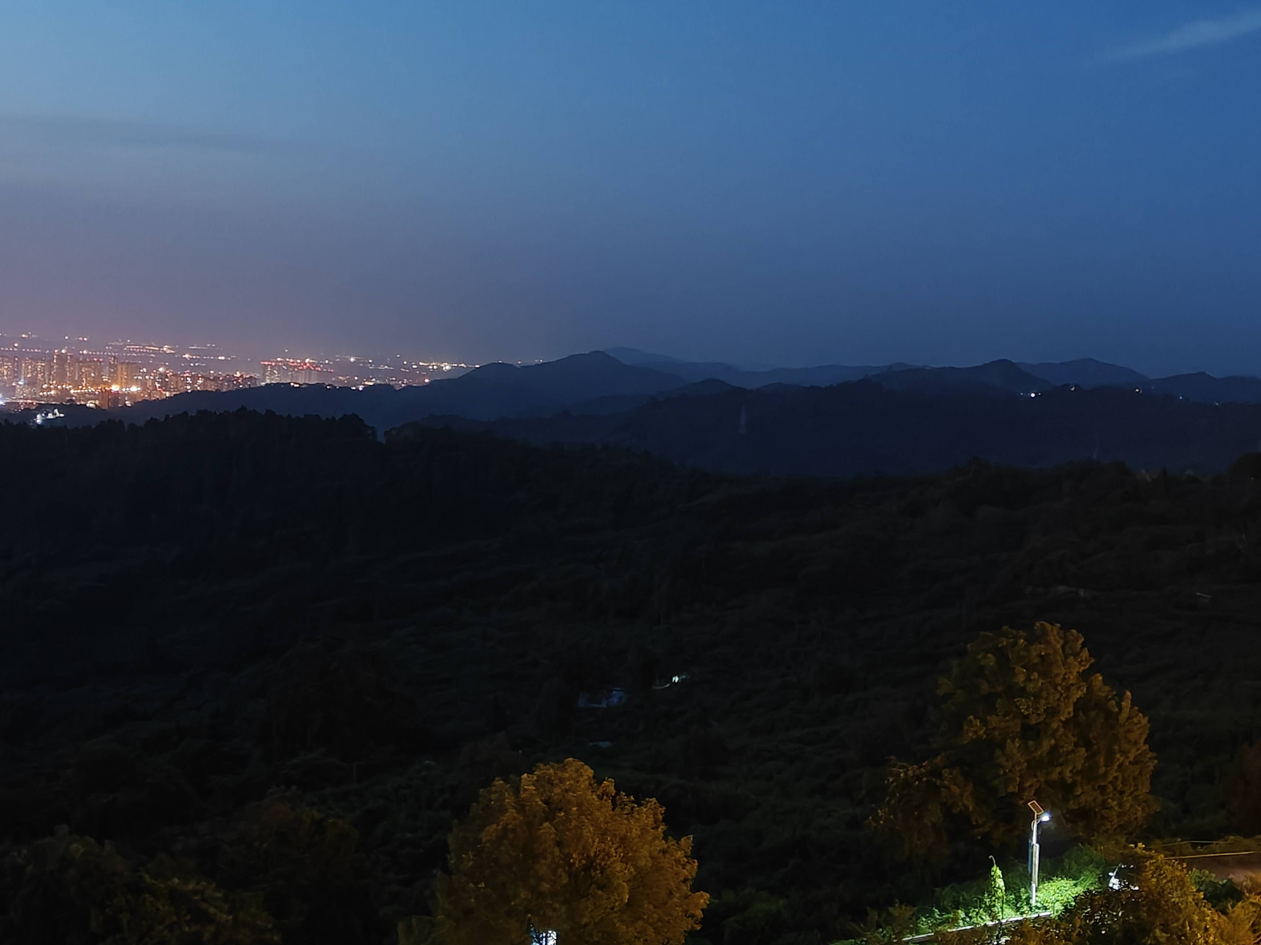 龙泉山夜景图片