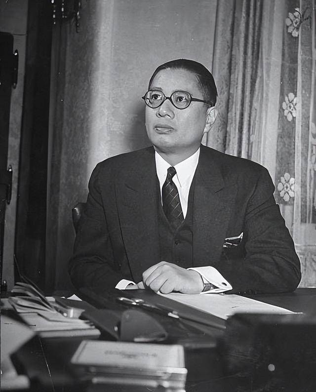 外交部长,同时也是蒋介石连襟的宋子文,却态度坚决的拒绝前往中国台湾