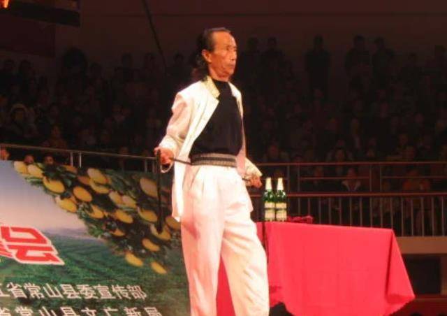 河北"鬼手"王保合:年近70岁,用3球2碗,为家乡赢李嘉诚