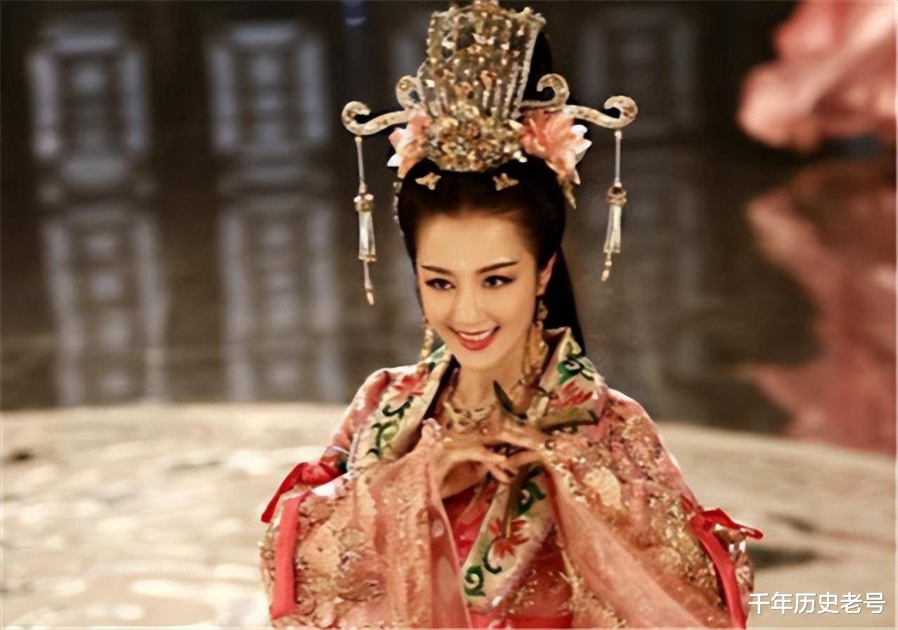 中国历史上3个权势滔天的假太监:睡后宫,令太后生子,杀害皇帝