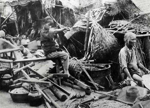 1929年陕西大饥荒,灾民饿死,饿狼吃人,蝗灾袭来,500万人丧命