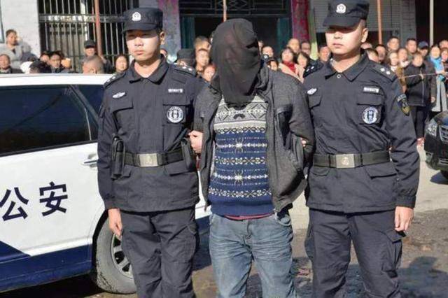 假活佛王兴夫,10年敛财2亿,欺负100多位女弟子,自称:我就是佛