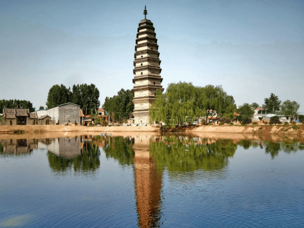 友升汉都原阳旅游景点凤湖,漫步于湖边小道,欣赏湖光山色!