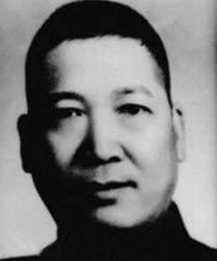 他是第3任黄埔校长,丢下军校逃跑,老蒋气得派特务在他家监视