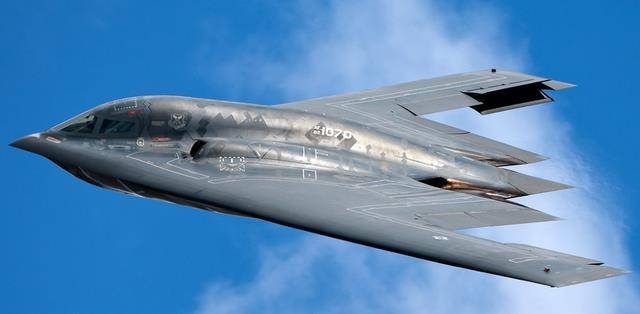 美国b2轰炸机:疑似外星文明产物,问世30年至今没国家能仿造