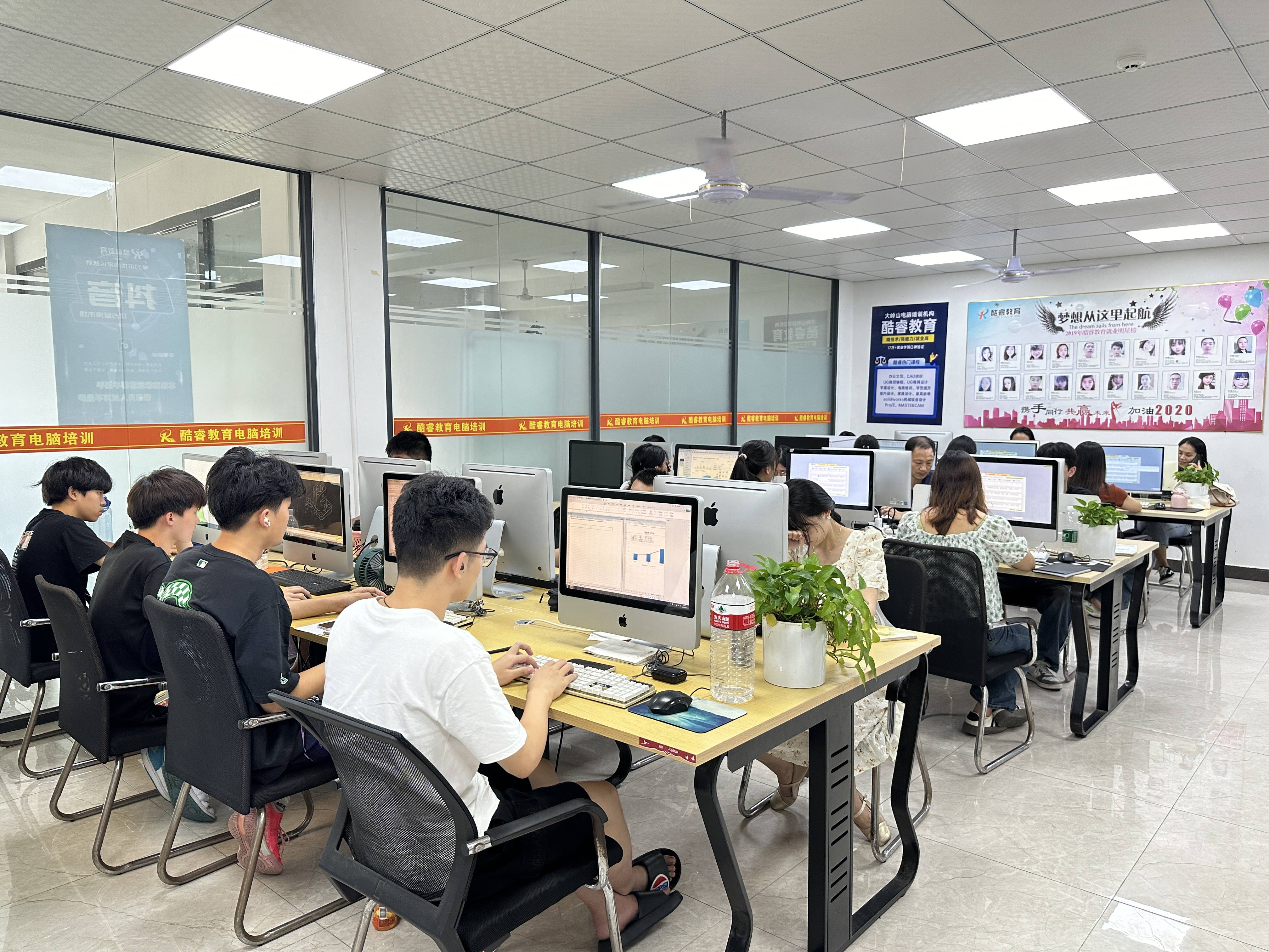 鸡翅岭周边报文员电脑培训班多少钱大岭山酷睿教育5位全职老师,15天