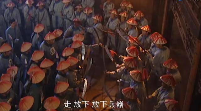 雍正王朝:在江夏镇事件中岳钟琪划破自己的脸有何深意?他不疼吗