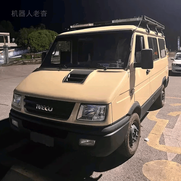中规中矩,依维柯得意改装实用露营车,床车设计经典模式,diy旅居车通用
