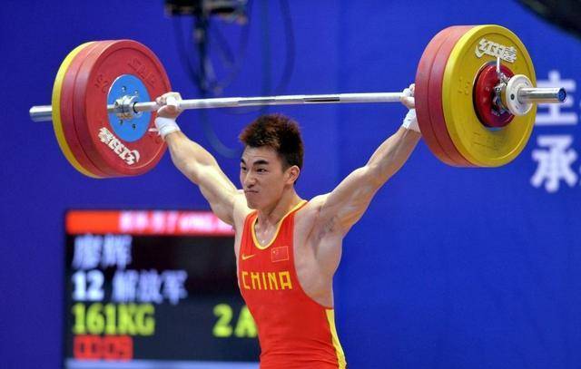 举重天才廖辉:曾四次打破世界纪录,奥运会前无故被换,愤然退役