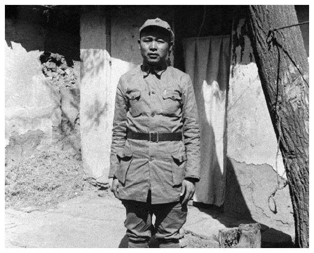 蒋介石指挥数万人围攻红25军试图全歼,却被私盐贩子破坏,蒋怒了