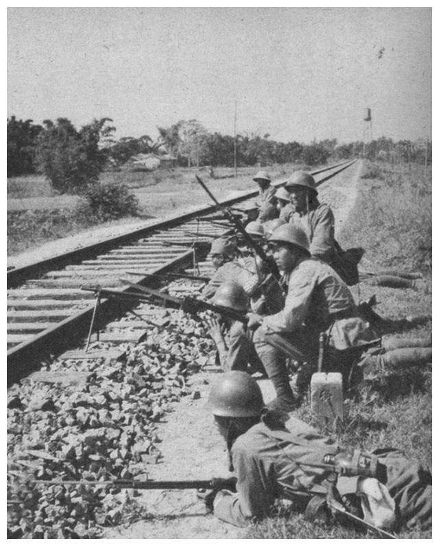 日军以水代兵围困根据地,八路军据守村庄掩护上级机关