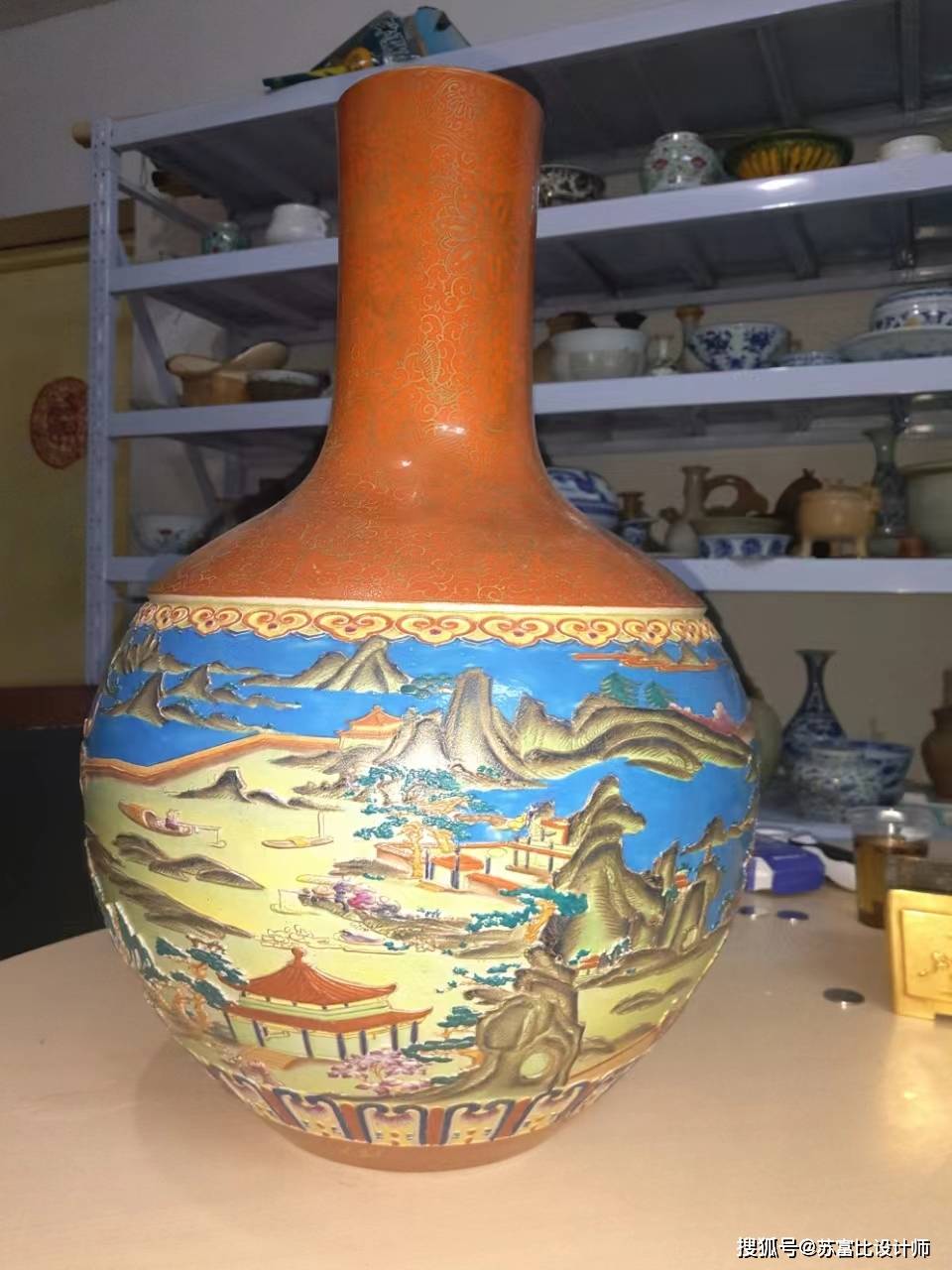 大清乾隆年制浮雕五彩山水人物天球瓶_瓷器_画面_色彩