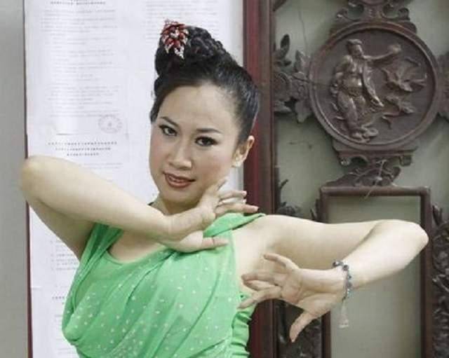 鼻祖芙蓉姐姐:从全网群嘲到励志女神,如今资产过亿_网络_发展_经历