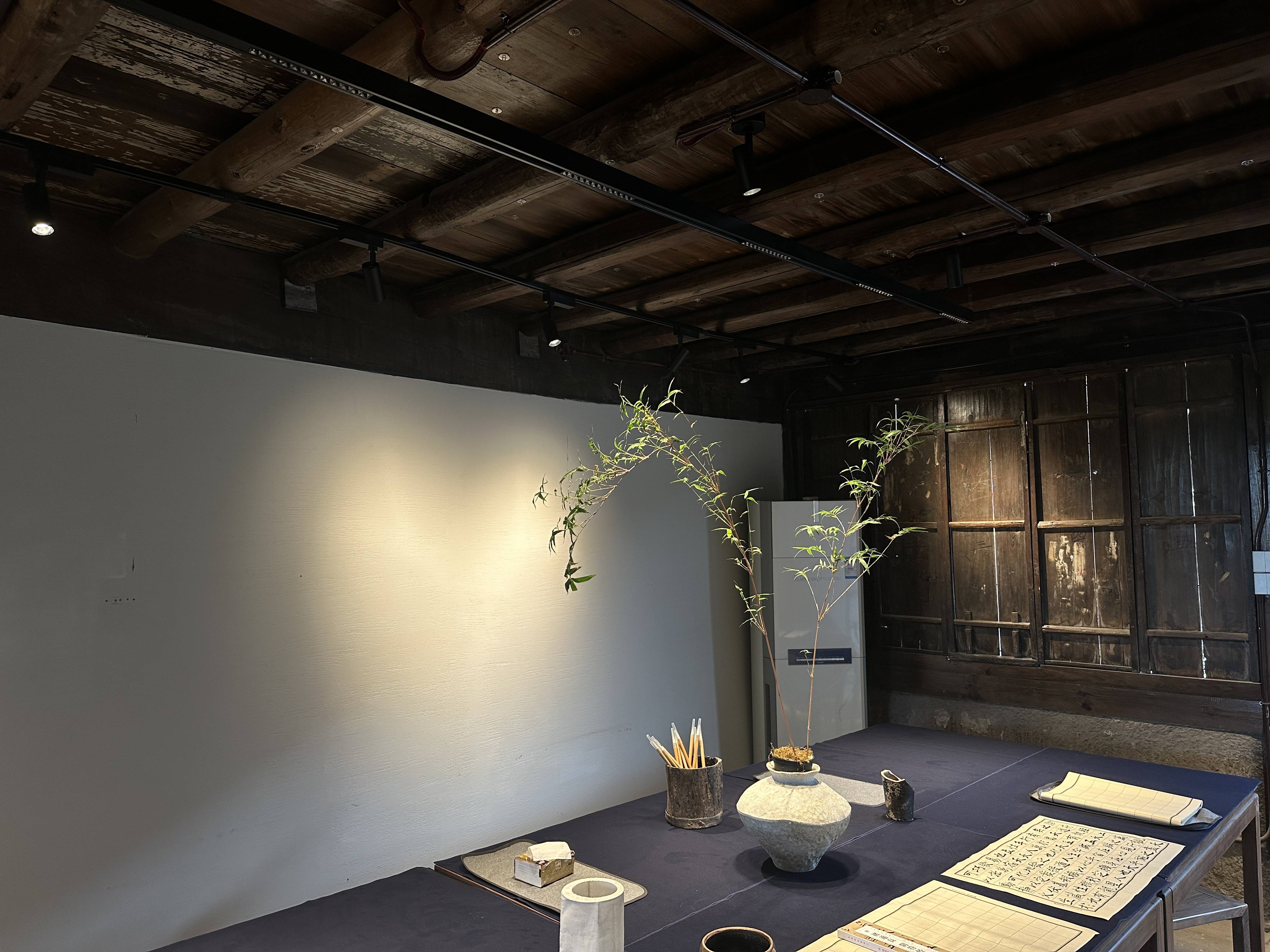 高雅的书法教室往往只需最简单的灯光布置