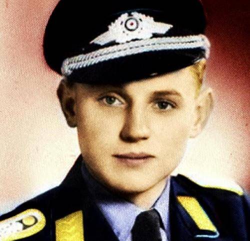 如果说卡尔尤斯是地面上的"坦克之王",那埃里希·哈特曼就是空中"飞行