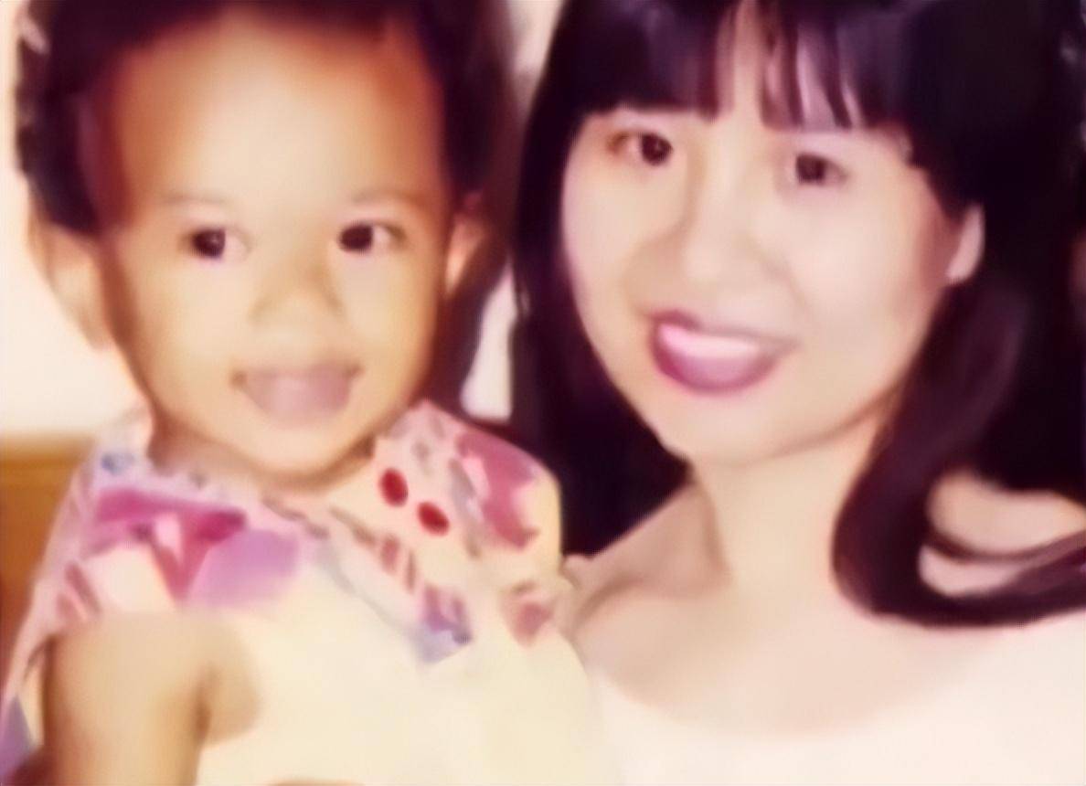 回顾清华才女王丽红,远嫁非洲生五子,父亲气得"一夜白头",今怎样?