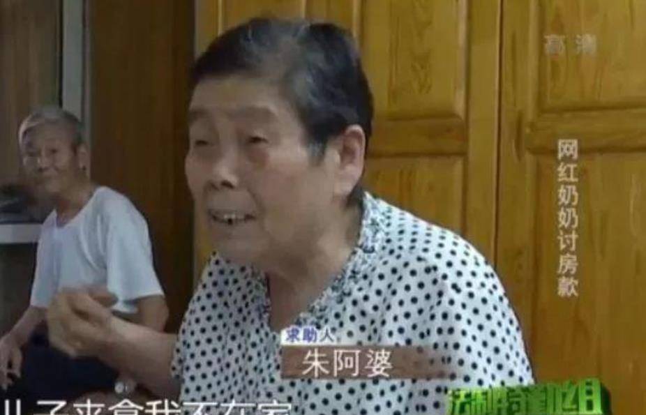 上海阿婆收养黑人弃婴,晚年被子女赶出家门,黑人孙子做法暖心