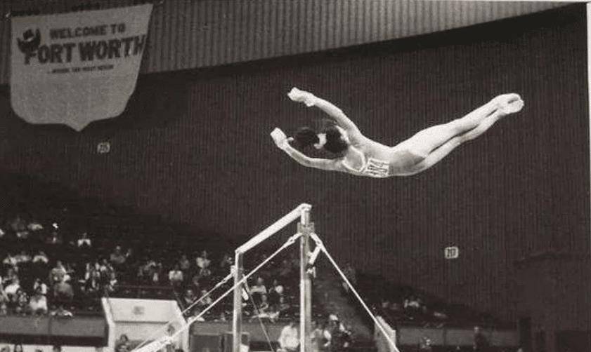 莫慧兰:独创"莫氏空翻"一枝独秀,退役后当主持开赛车做公益