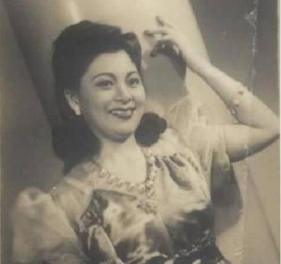 民国三大歌星之一:年轻时风光无限放弃初恋,晚年却在平淡中老去_白虹