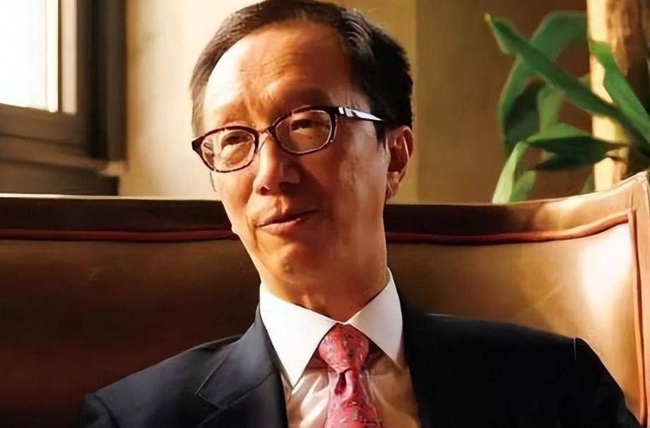 梁锦松:弃绿卡为国狂赚3万亿,花100亿买医院让伏明霞安心生三胎