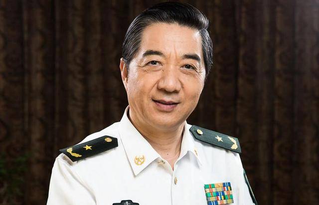 2017年,一海军少将面对镜头嚎啕大哭:我们受了多少窝囊气