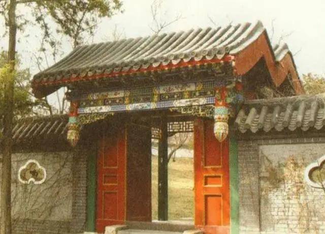 其中就包括金默玉从小长大都生活的肃亲王府