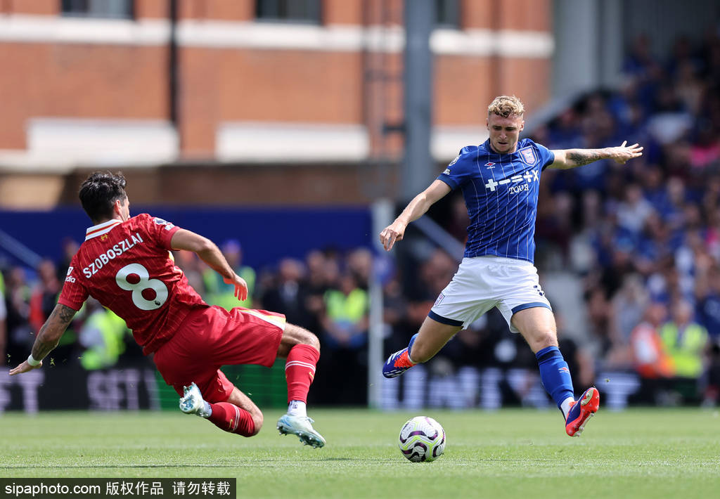 英超-利物浦2-0升班马  萨拉赫传射若塔破门  取得赛季开门红