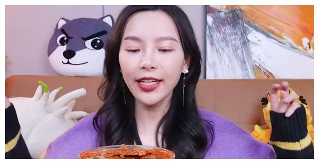 "小贝饿了"为啥狂吃不止,还能骨瘦如柴?答案就藏在视频中