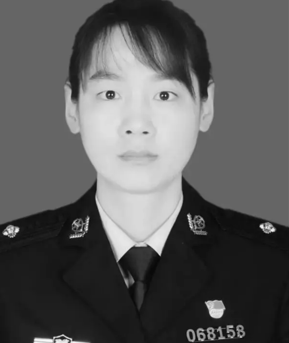 成都交警谭乔老婆图片