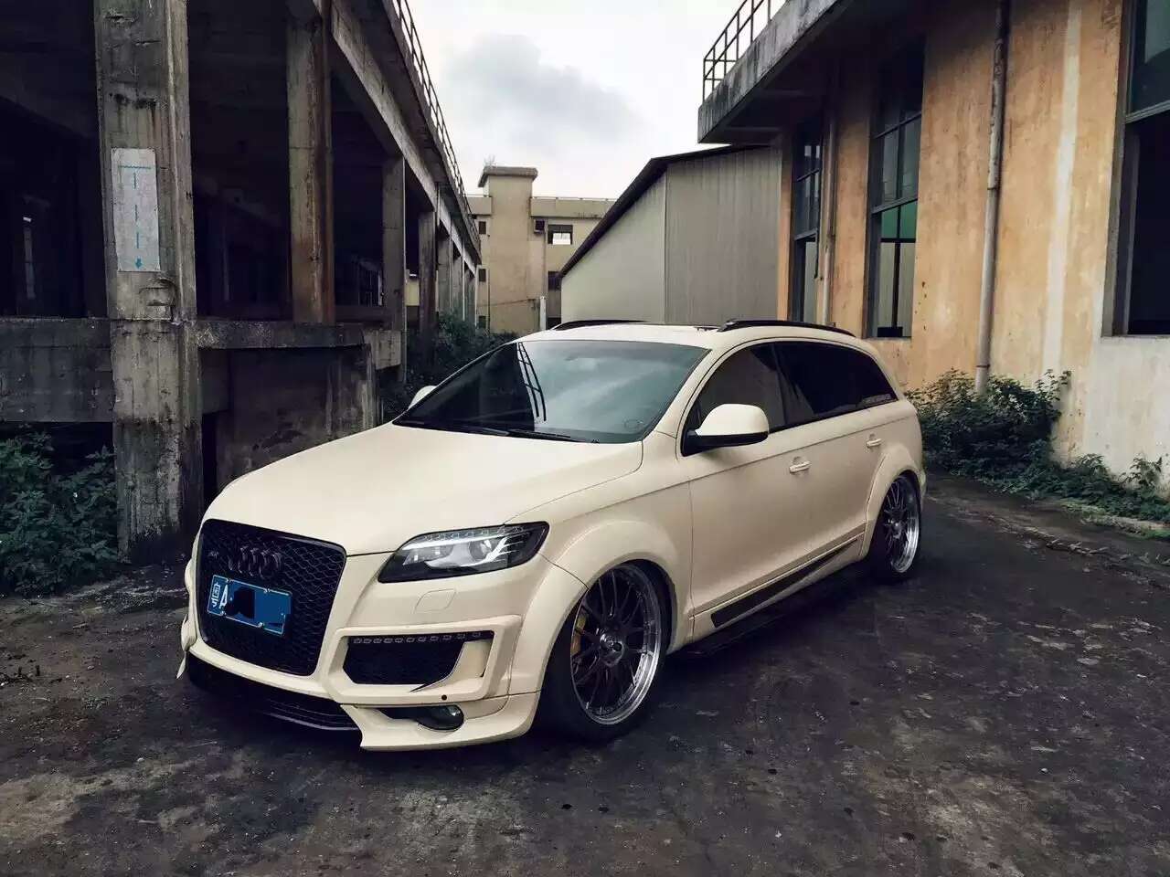 奥迪q7全新改装airbft气动避震,低趴风潮来袭