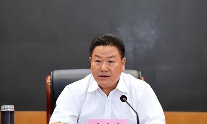 比如云南省玉溪市前市委书记罗应光,就常常教导年轻干部