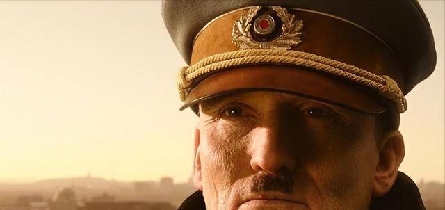 128岁老人自称希特勒,拿出关键证据后,妻子出面说出真相!