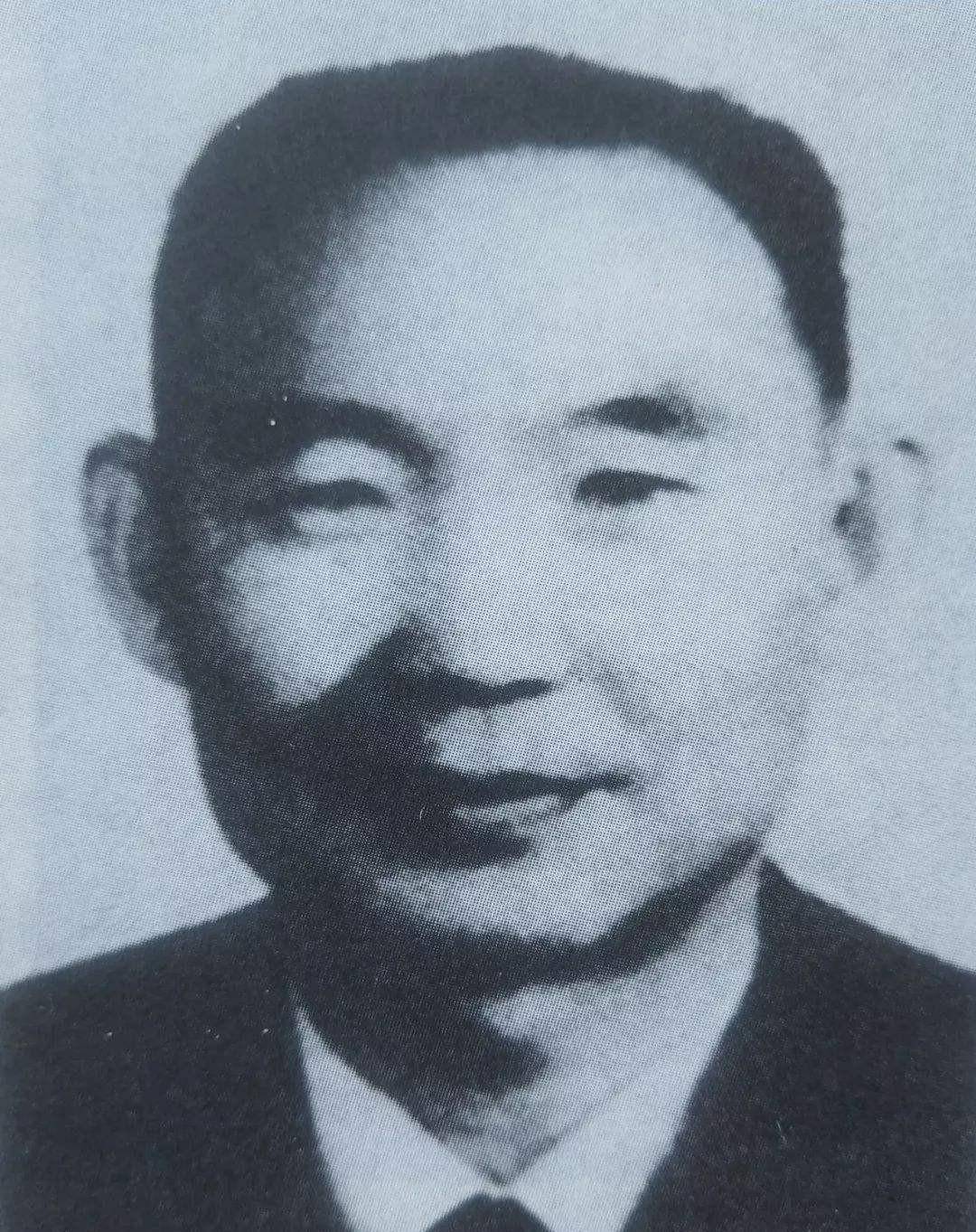 他被誉为是第二个张国焘,被俘后因贪生怕死,背叛革命_杜衡_根据地