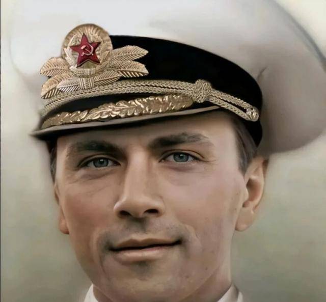苏联副舰长萨布林起义被处决,为何18年后,却被称为"英雄"