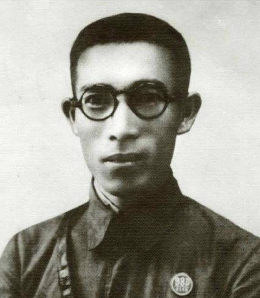 1937年,姚子青500百壮士死守宝山,敌人亦为之鸣枪致敬