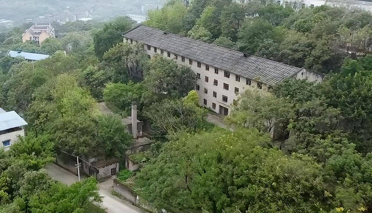 1970年,千余名师生在合川建立了一所大学,为何12年后又搬走了?