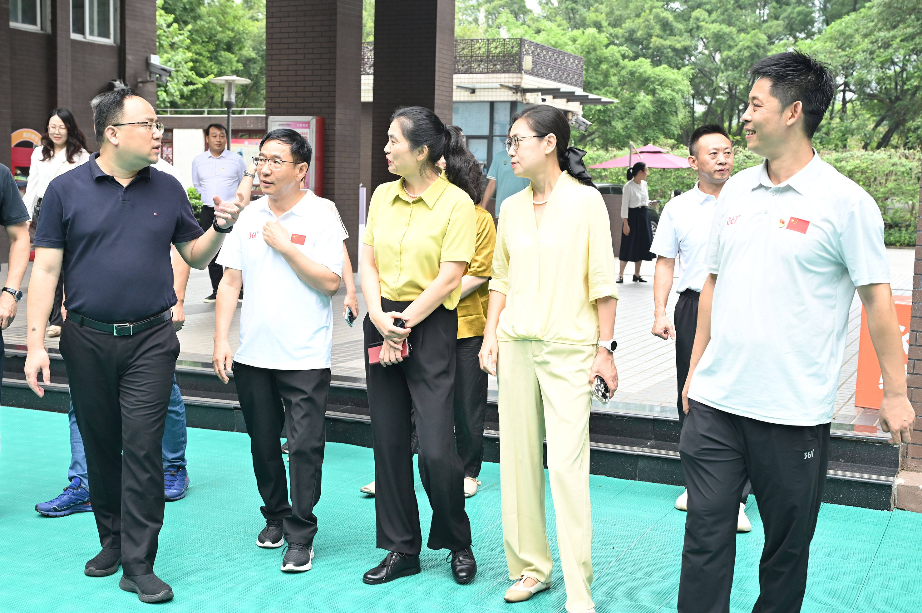 广州市体育局办公室主任席庆锋,黄埔区副区长何宇鸿,黄埔区教育局局长