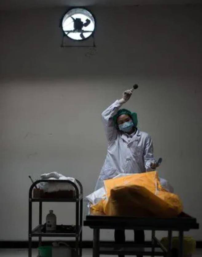 95后入殓师陈韵秋:每年处理400具遗体,从不用手直接触碰尸体
